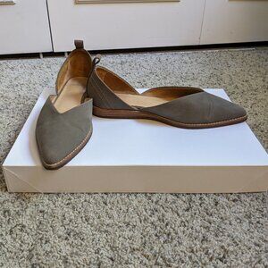 Bill Blass Sybil Flat, Pointed Toe, Taupe Suede, Size 6.5